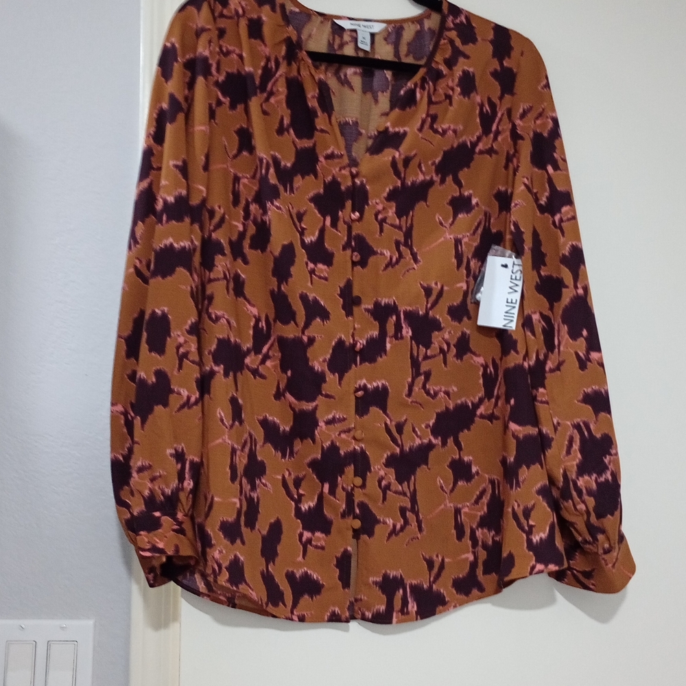 NWT Nine West Women's Abstract Print Blouse - Brown and Black SIZE M